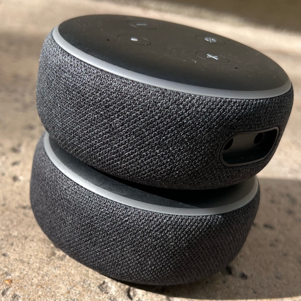 Two Amazon echo dots 3rd generation - Picture 7 of 7